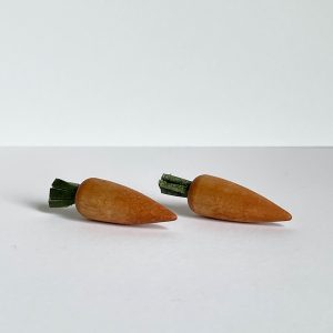 2 tiny carrots set